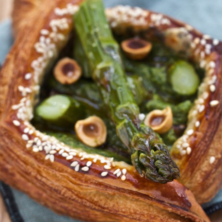 FEUILLETÉ ASPERGES PESTO